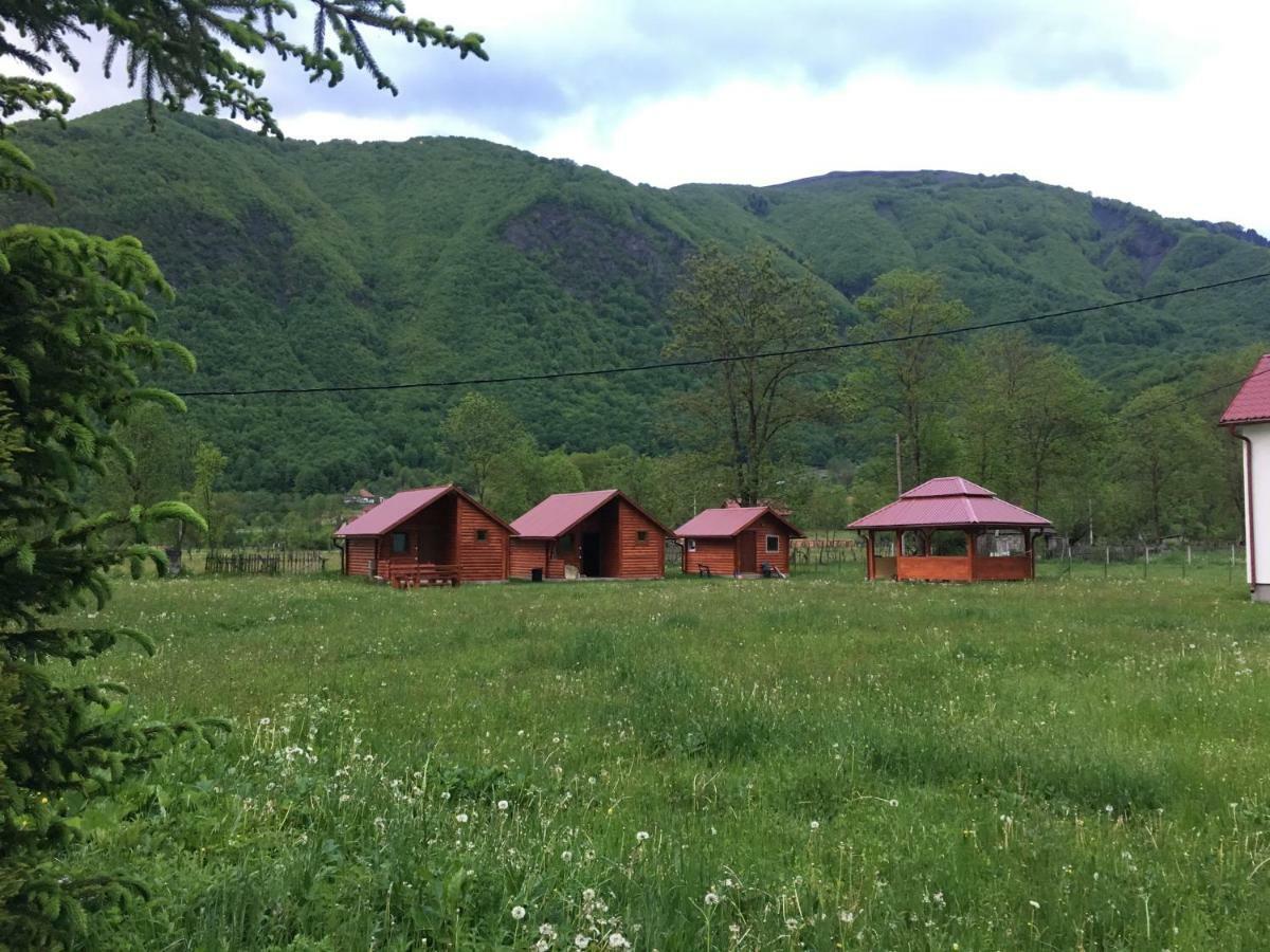 Bungalows-Oaza Vusanje Luaran gambar